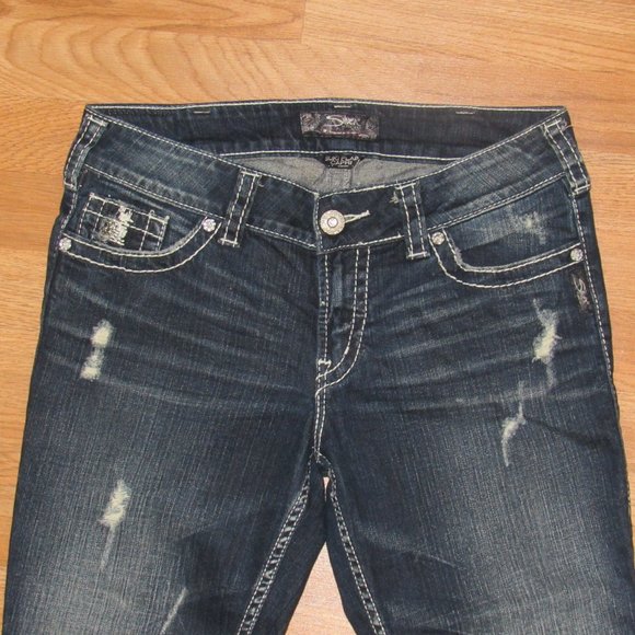 Silver "Suki Flap Capri" Jeans / Distressed and Glitter Pockets / 30 Waist - Picture 6 of 10